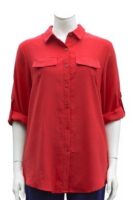 Rød klassisk skjorte med 2 brystlommer og lange ærmer